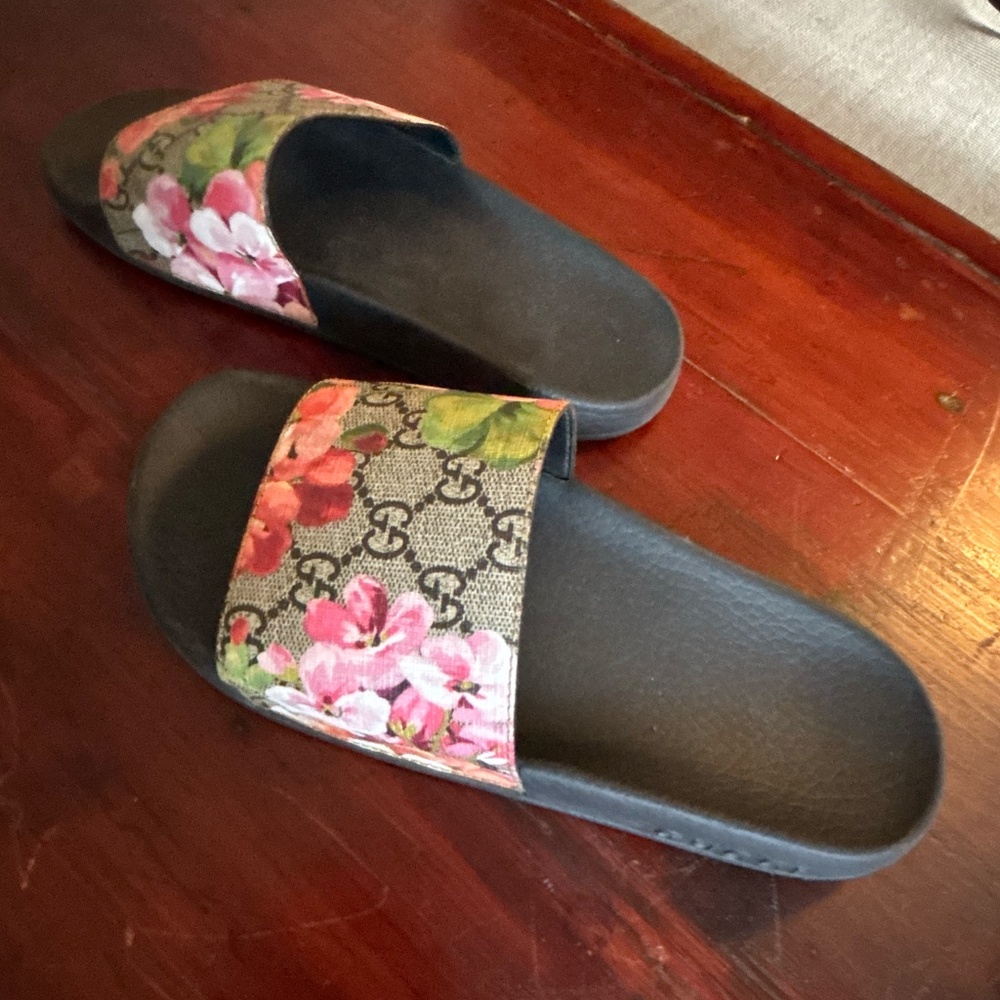 Gucci Floral Slide Sandals - Picture 2 of 3